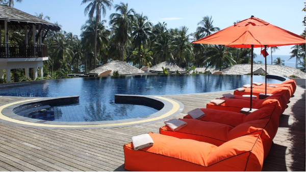 想建一個泳池，但不知道游泳池設備都有哪些?